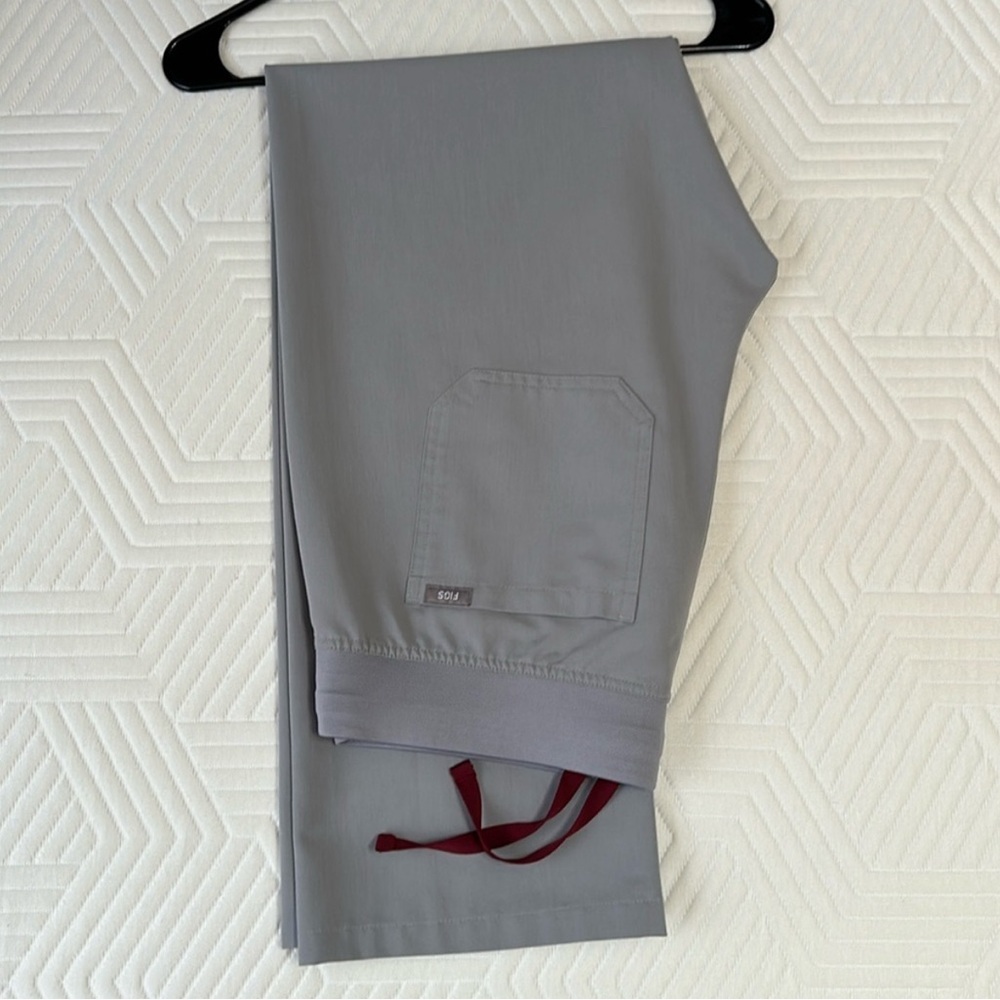 FIGS rare Cement color Livingston Bottom M PO1367